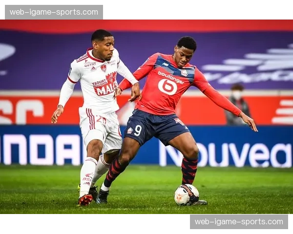 半场:布雷斯特1-0暂时领先斯特拉斯堡,穆涅点射破门